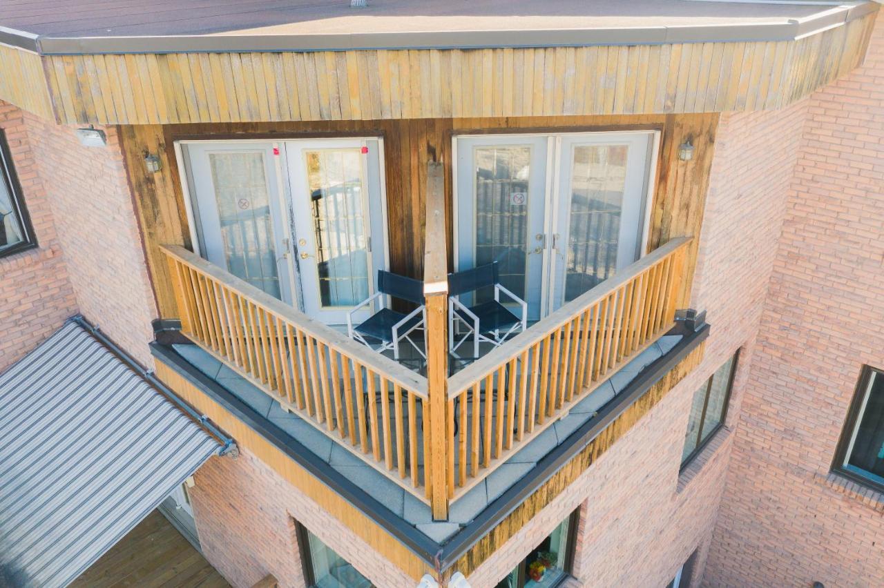 Newton Villa Brampton Exterior photo