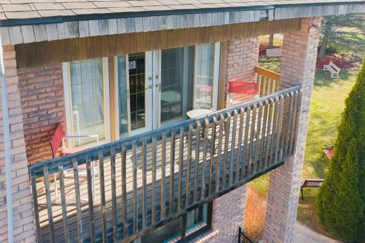 Newton Villa Brampton Exterior photo